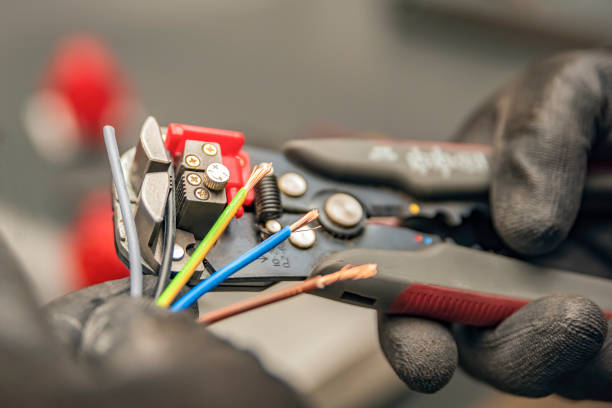 Best Affordable Emergency Electrician  in Locust Grove, OK